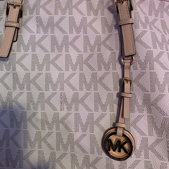 MK purse - Picture 2 of 4